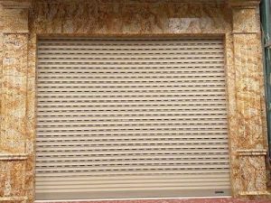 Cửa cuốn hợp kim nhôm cao cấp , có lỗ thoáng ST65 i