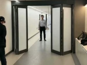 Automatic bi-fold door